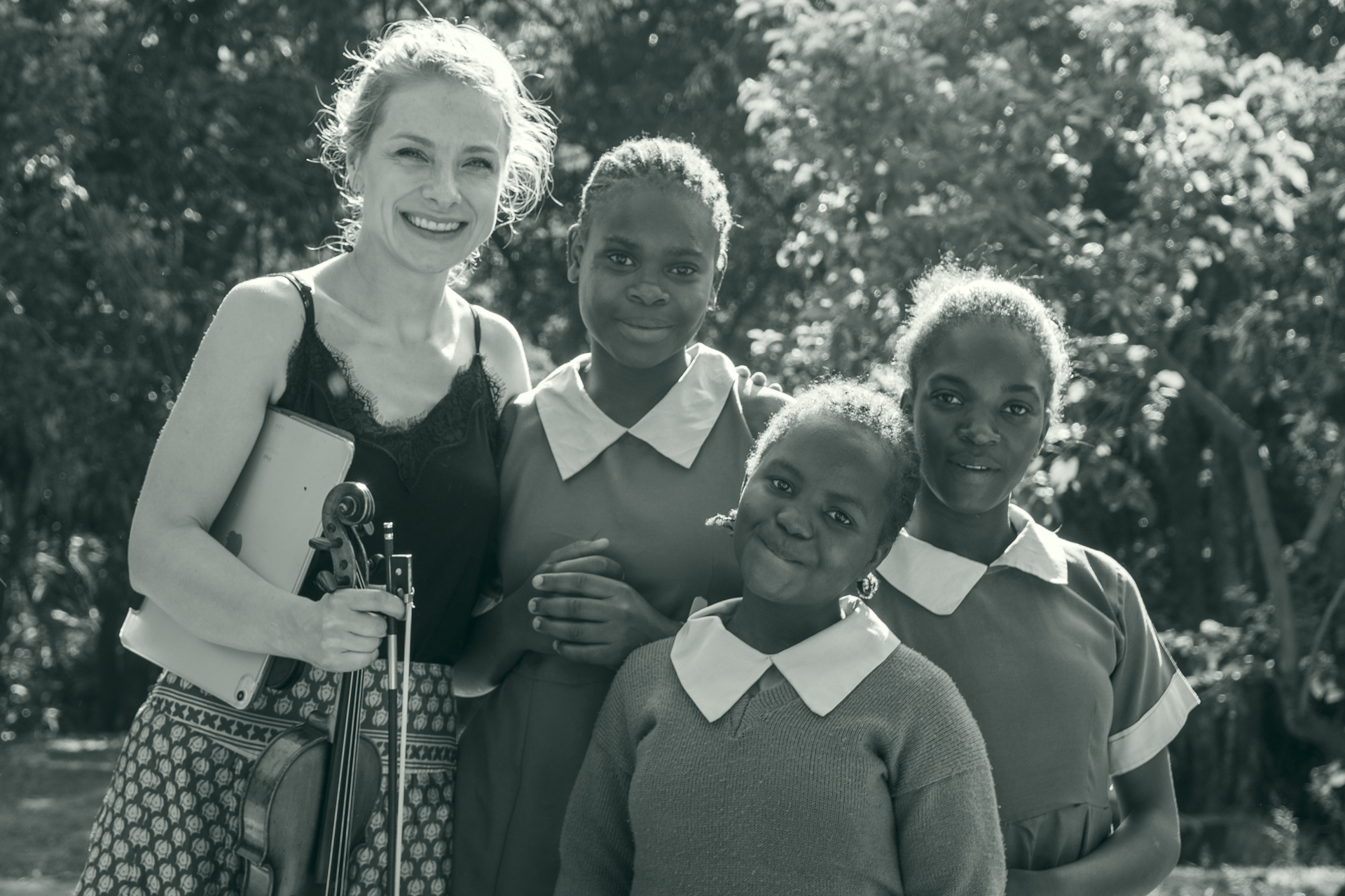 Violinist Alicija Pilarczyk with elementary school students from Nairobi's Kibera slum.